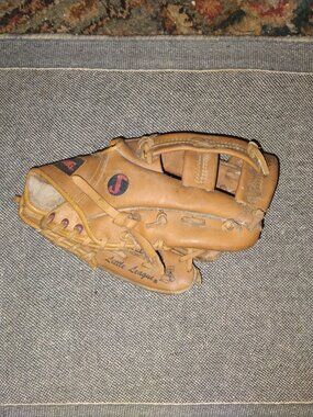 Softball glove